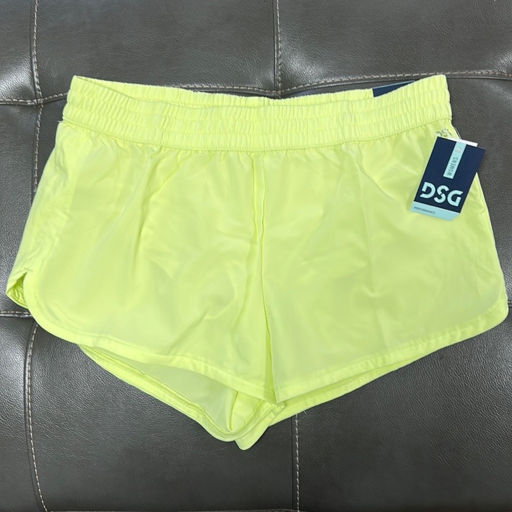 Womens mid rise stride run short